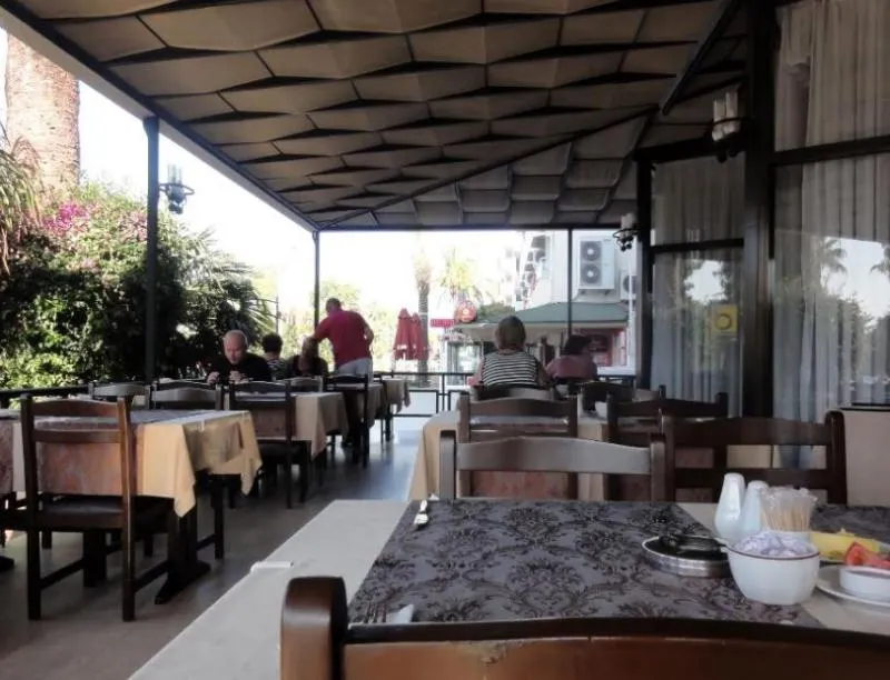 Boulevard Hotel - Image 1