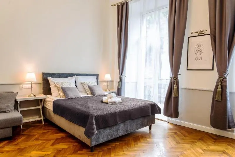 Angel House Aparthotel - Image 1