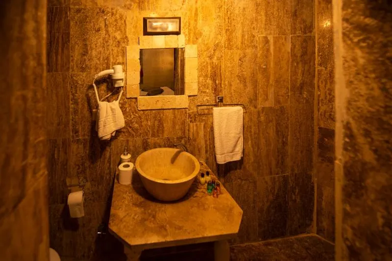 Glamada Cave Suite - Image 1