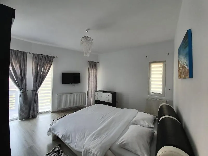 Fox Valley Villa - Image 1