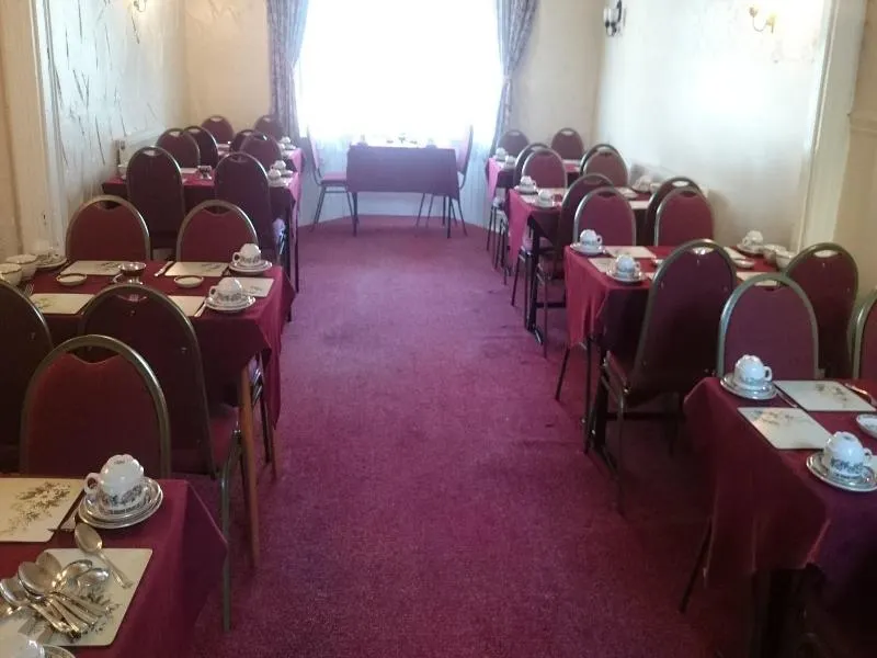 Highbank Hotel - Image 1
