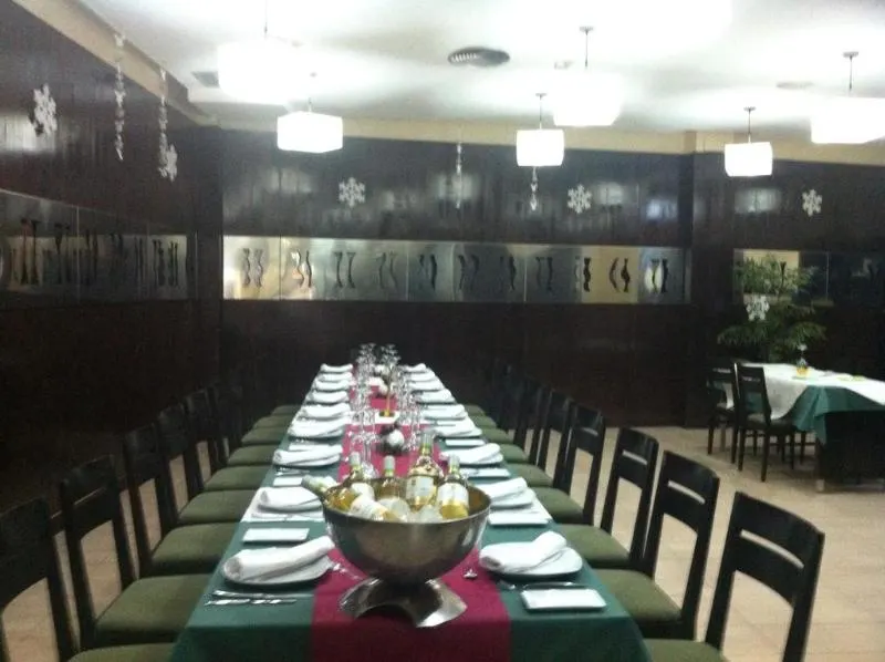 Hotel Puerta de Ocaña - Image 1