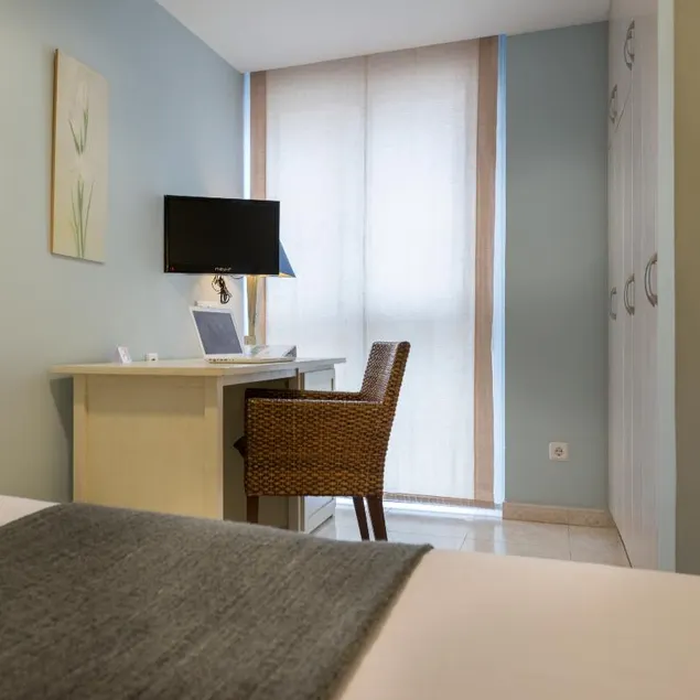 Alexandra Aparthotel - Image 1