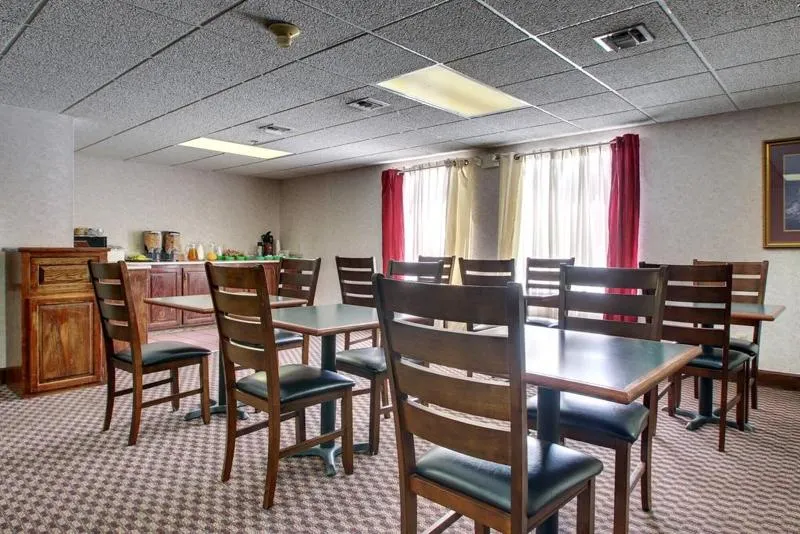 Key West Inn Baxley - Image 1