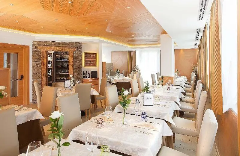Viridis Hotel - Image 1