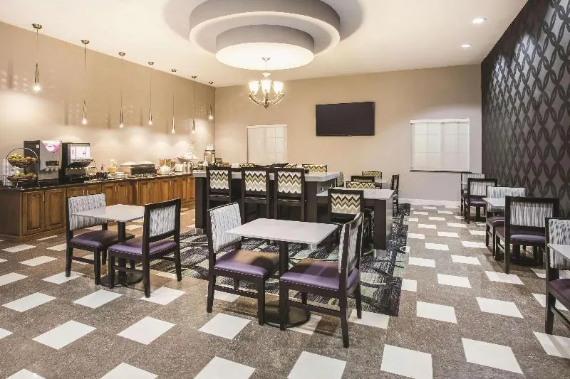 Baymont by Wyndham Dallas South-DeSoto - Image 1