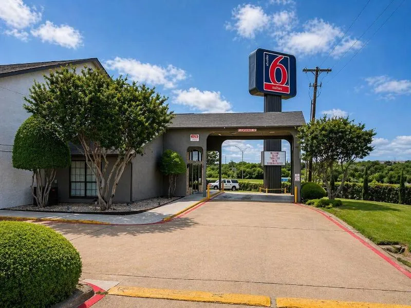 Spanish Trails Inn - Image 1