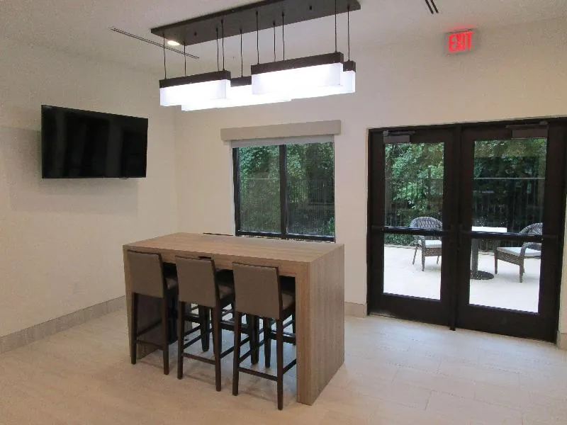 Best Western Plus Bonham - Image 1