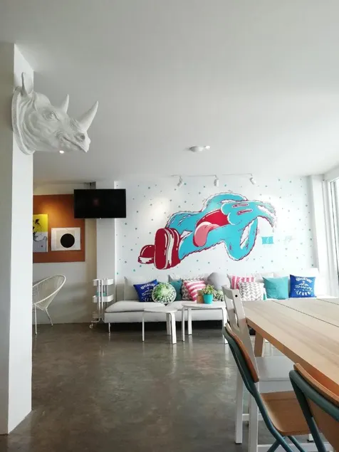 Bed N Bev Pattaya Hostel - Image 1