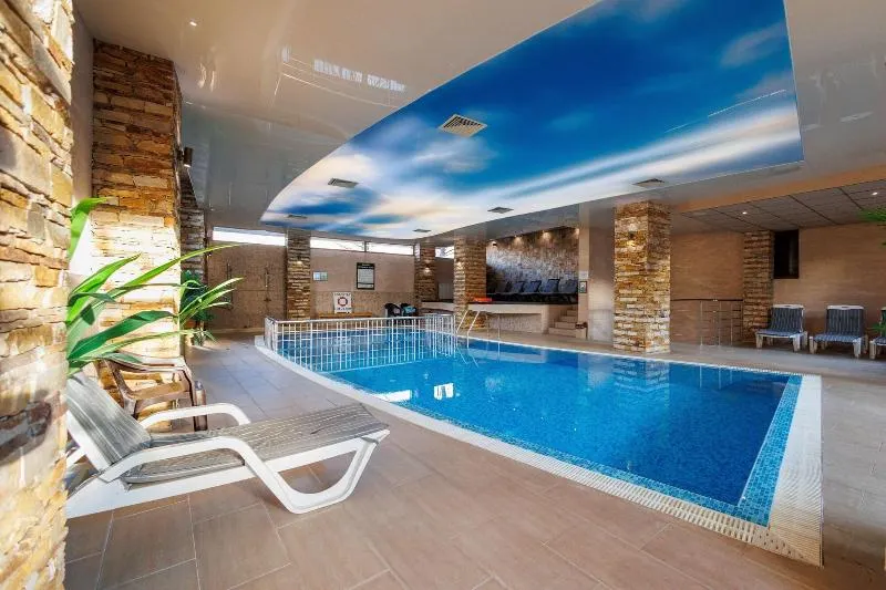 Green Wood Resort Apartments - Image 1