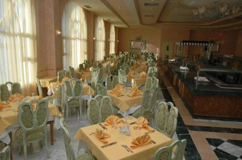 Hotel Jinene Royal - Image 1