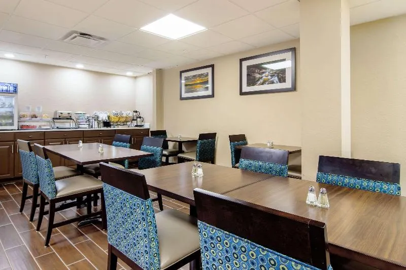Comfort Inn Acworth - Image 1