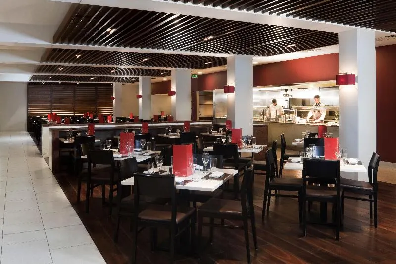 Crowne Plaza Heathrow By IHG - Image 1