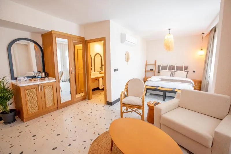 ELYSIUM GARDEN HOTEL - Image 1