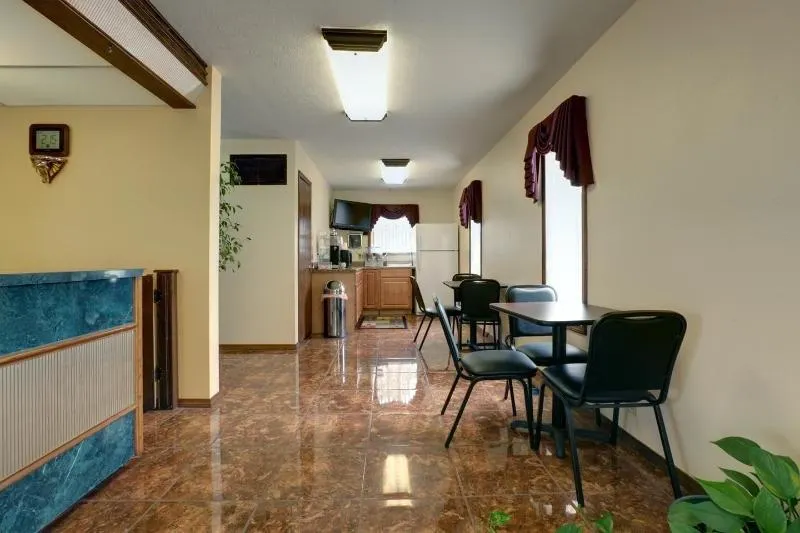Americas Best Value Inn-Weatherford - Image 1