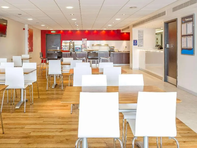 Travelodge London Whetstone - Image 1