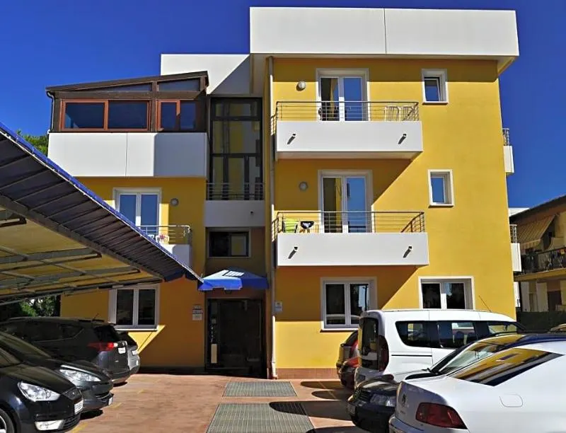 Hotel Mondial - Image 1