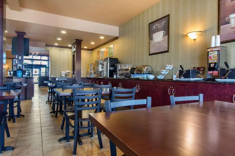 Comfort Inn & Suites Levis - Image 1