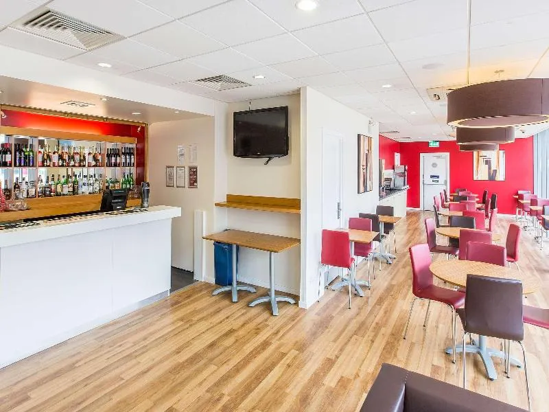 Travelodge Cambridge Central Hotel - Image 1