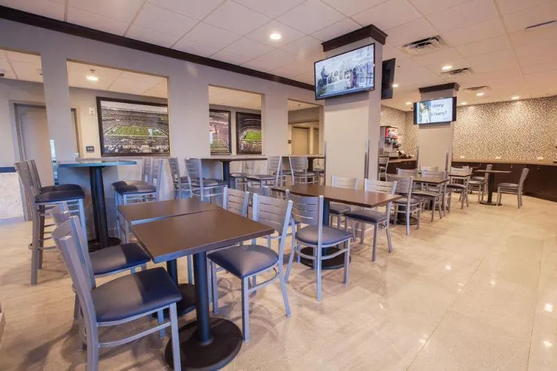 Stadium Hotel - Image 1