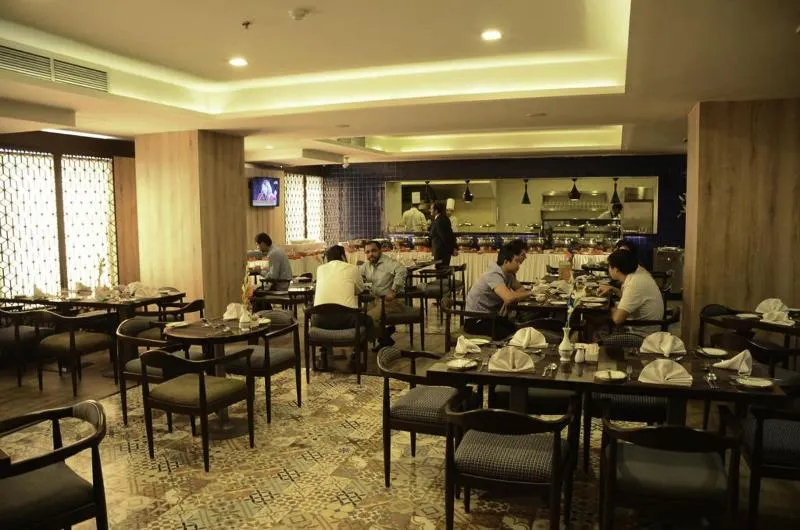 Grand Palm Hotel - Image 1