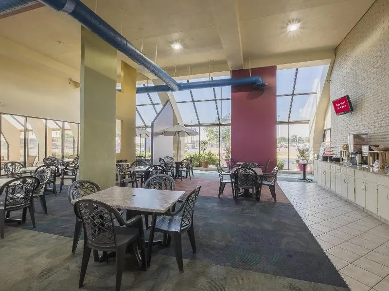 Red Roof Inn & Suites Cleveland - Elyria - Image 1