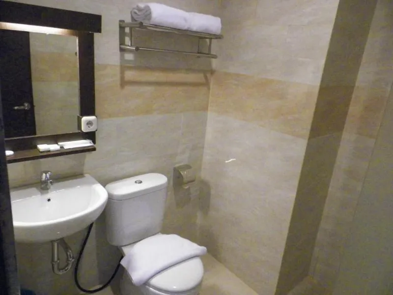 Hotel Tiatira Kencana Makassar - Image 1