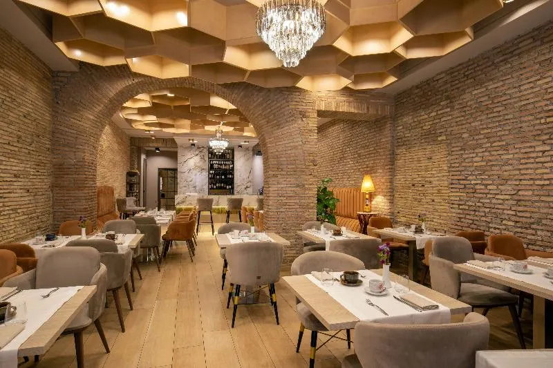 Condotti Boutique Hotel - Image 1