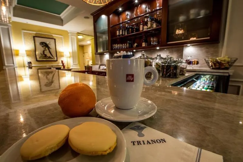 Trianon Old Naples Hotel - Image 1