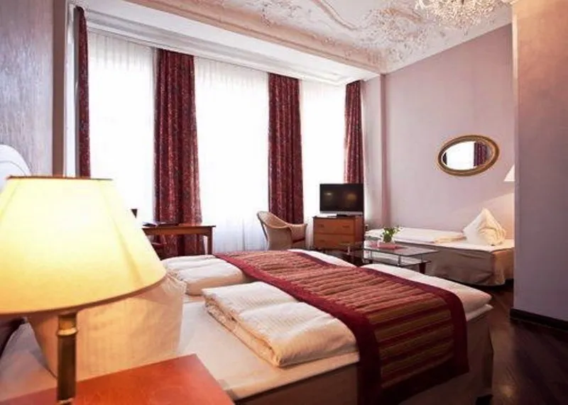 Hotel Auberge - Image 1
