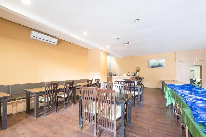 Hotel Asyra By OYO Rooms - Image 1