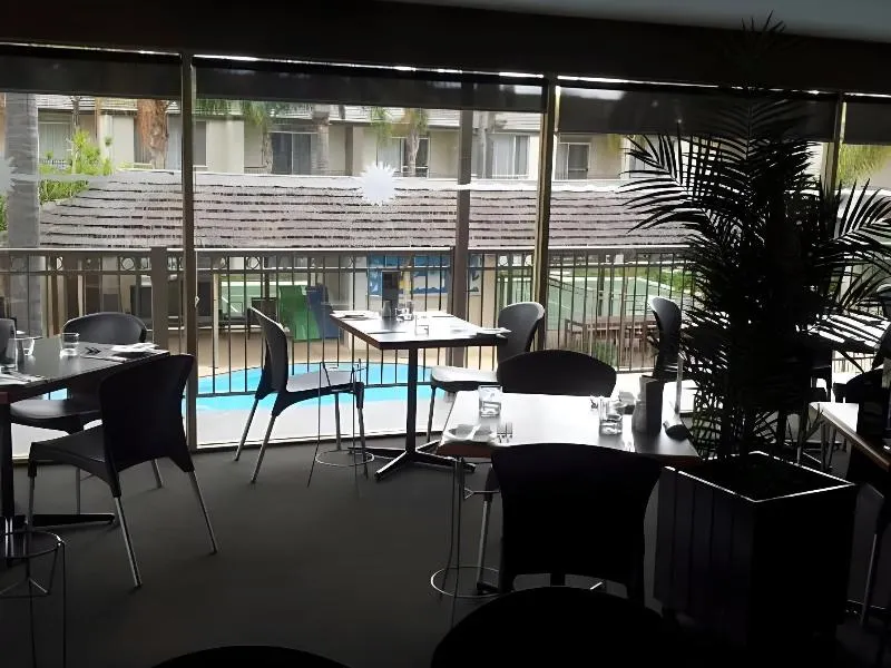 Comfort Inn Mandurah - Image 1