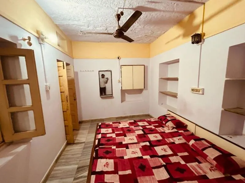 Berozgar Hostel - Image 1