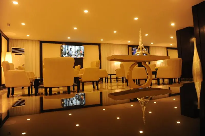 Al Fahad Hotel Suites- Al Tahliya - Image 1