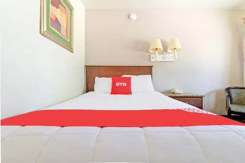 OYO Hotel South Bend - Campus - Image 1