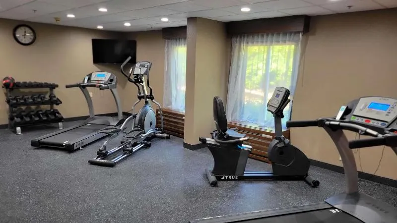 HAMPTON INN LEXINGTON-COLUMBIA - Image 1