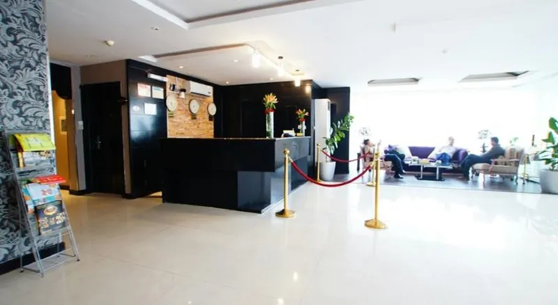 Al Muhaidb Black Box Hotel - Image 1