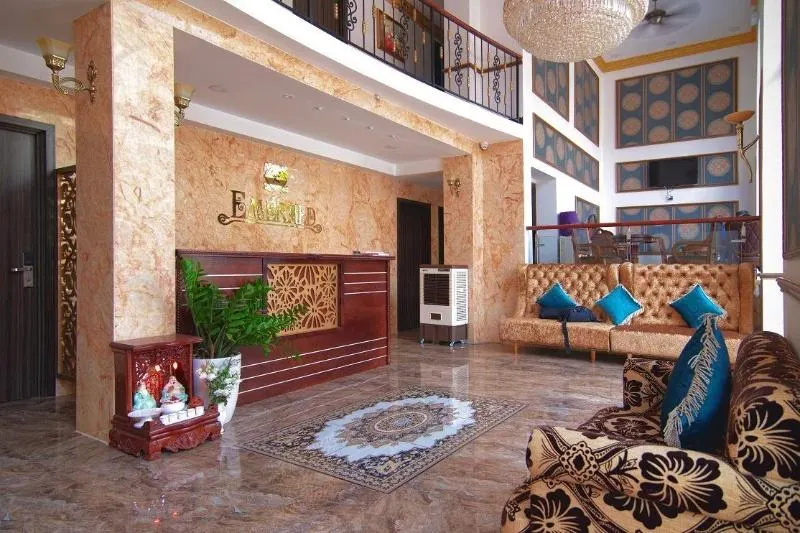 Emerald Serviced Apartments - Image 1