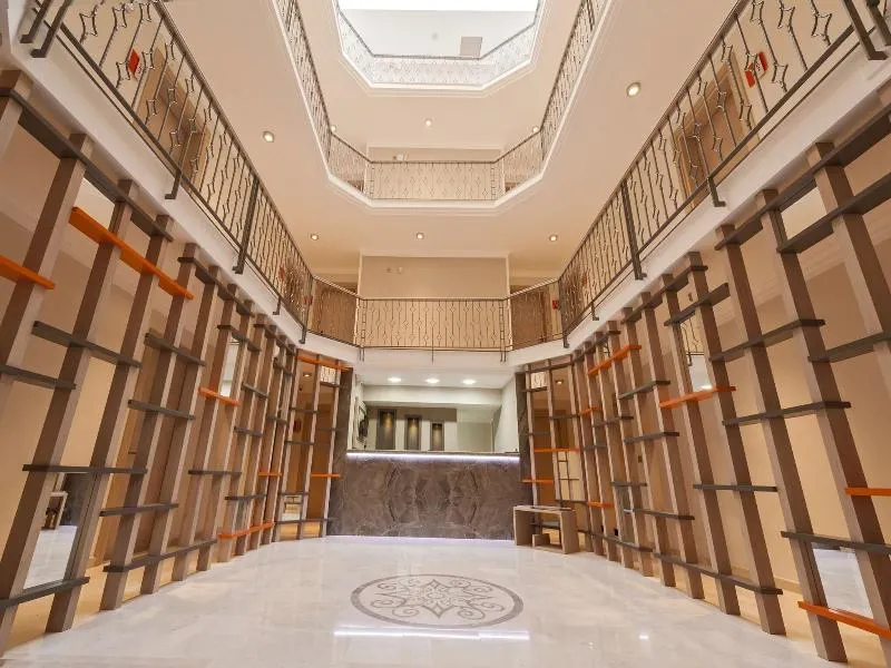 Atrium Apart Hotel - Image 1