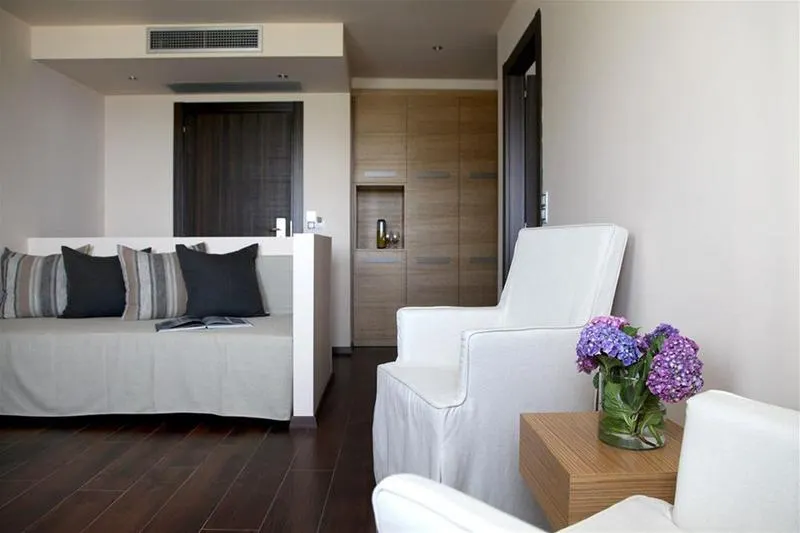 Theta Hotel - Image 1