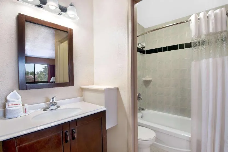 Deer Park Inn - Image 1