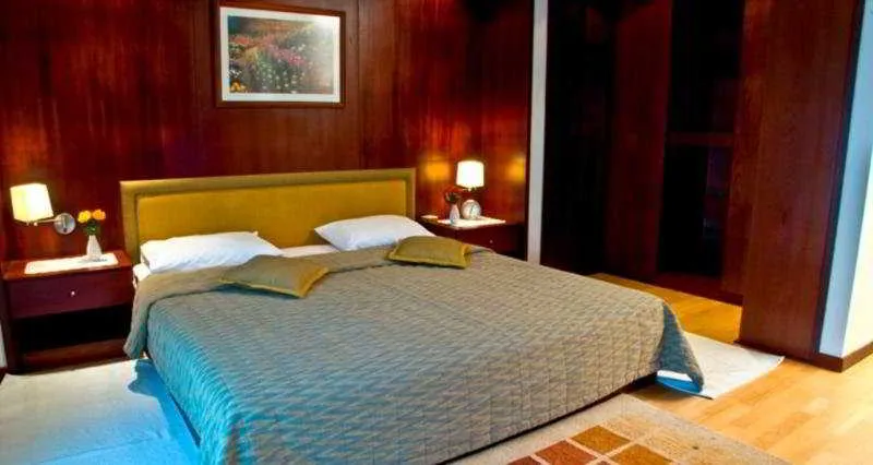 Al Faris 3 Deluxe Hotel Apartments - Image 1