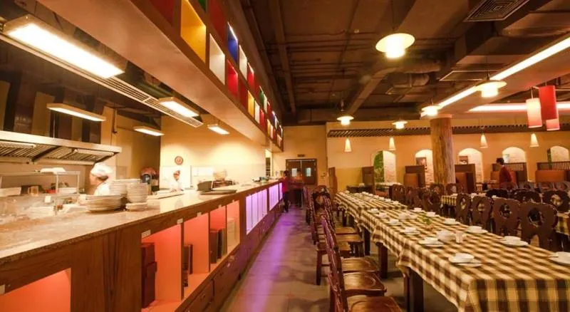 Den Long Do Hotel - Image 1