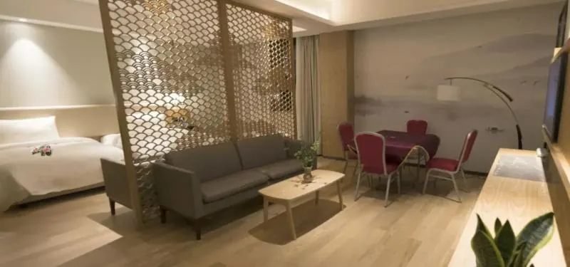 Jingfang E-Sports Hotel (Pujiang Hailecheng Sports Center) - Image 1