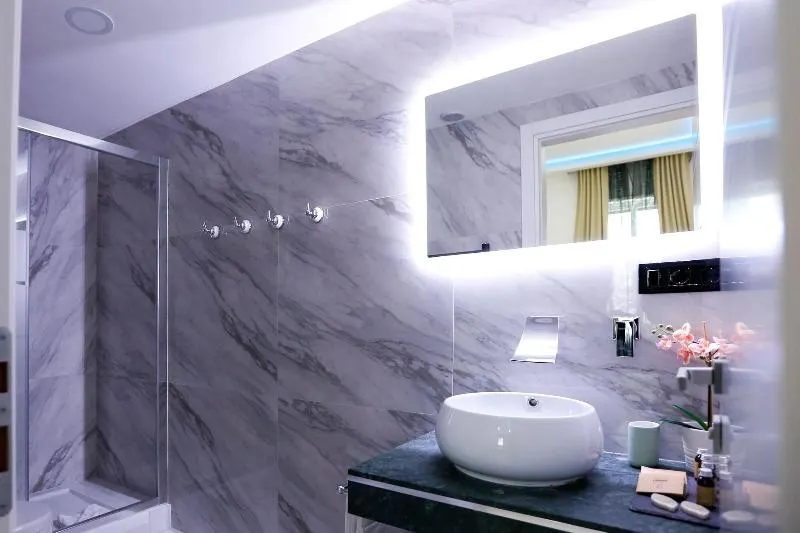 Escape Luxury Suite - Image 1