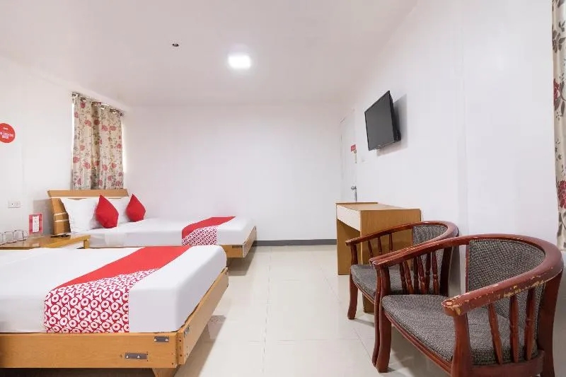 Lucky Hotel by OYO Rooms - Image 1