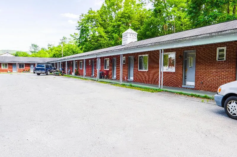 Travelers Inn by OYO Beaver, Hwy 19 - Image 1