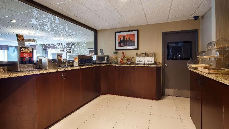 Best Western O'Hare/Elk Grove Hotel - Image 1