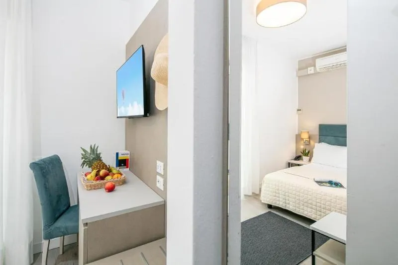 Hotel Pigalle - Image 1