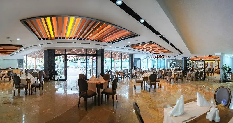 Clover Magic Park Side Hotel - Image 1